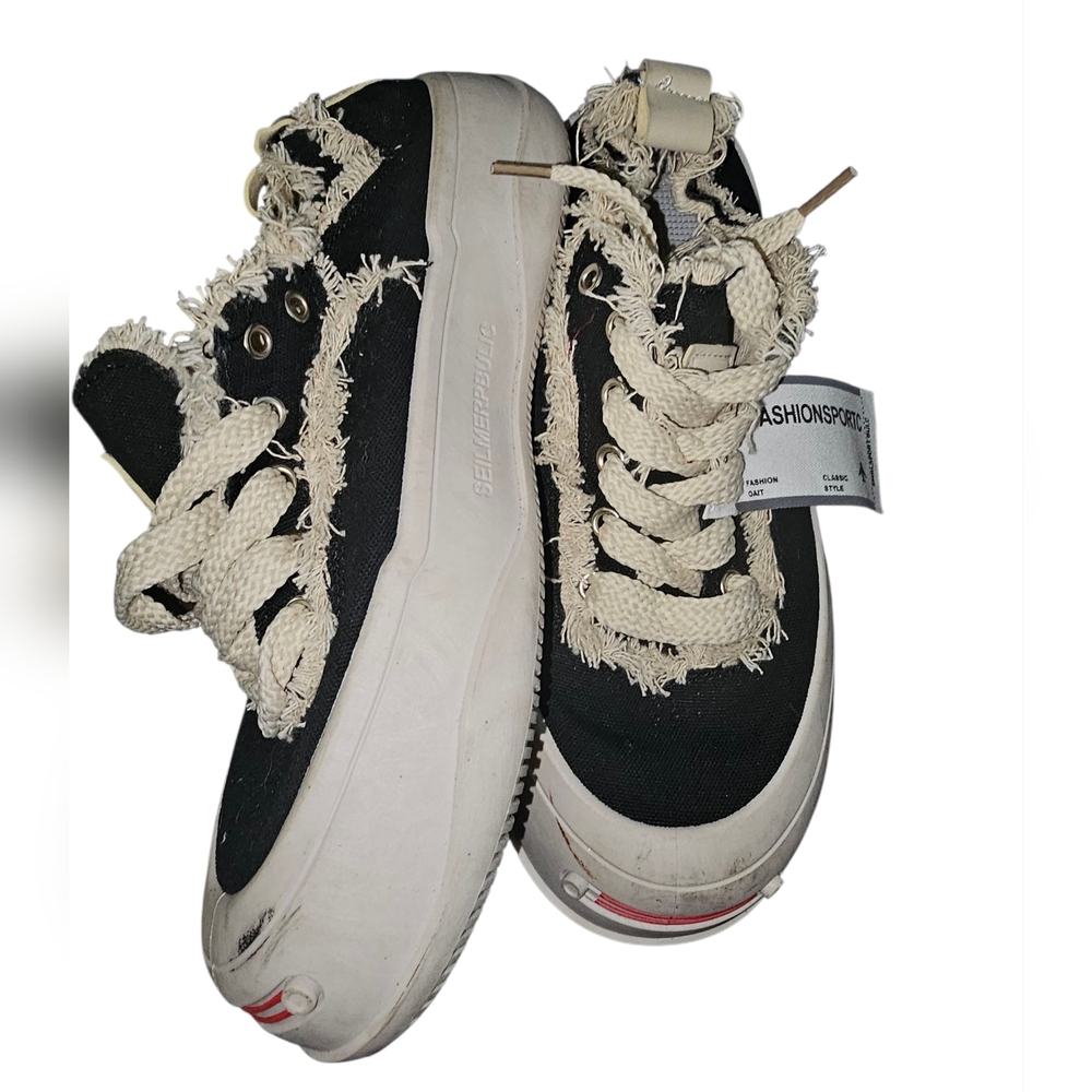💖⏭️Black and Cream Sneakers